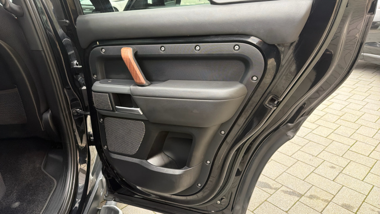 Land Rover Defender 2.0 P400e X 110 5dr Auto Estate